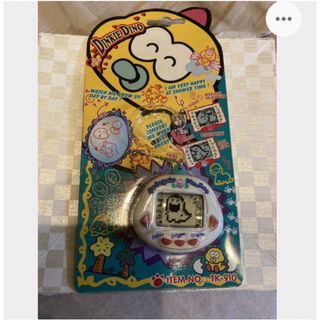 育成ゲーム　ラクラクダイノくん　海外版　DINKKIE DINO(携帯用ゲーム機本体)