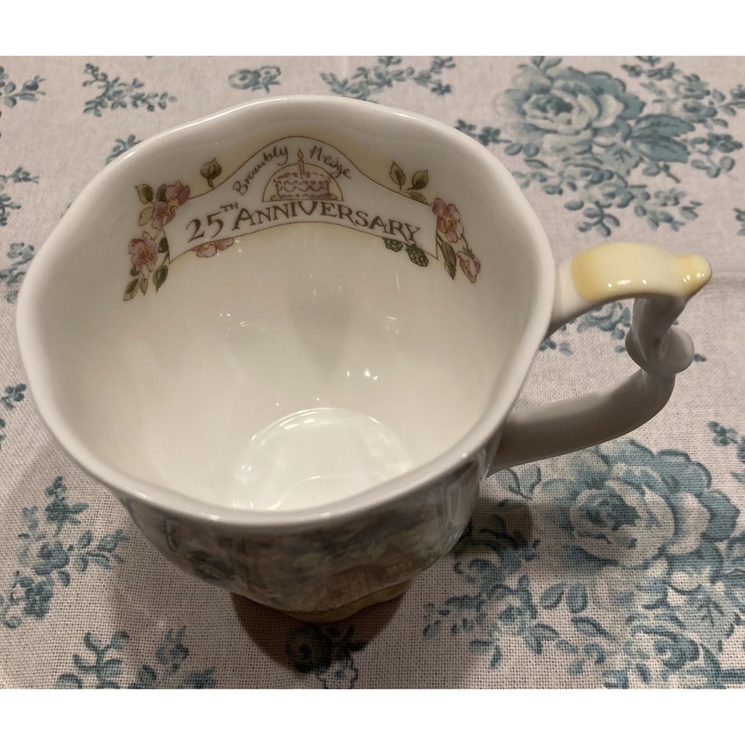 Royal Doulton(ロイヤルドルトン)のロイヤルドルトン　ブランブリーヘッジ　25周年　未使用マグカップ　'LADY' インテリア/住まい/日用品のキッチン/食器(食器)の商品写真