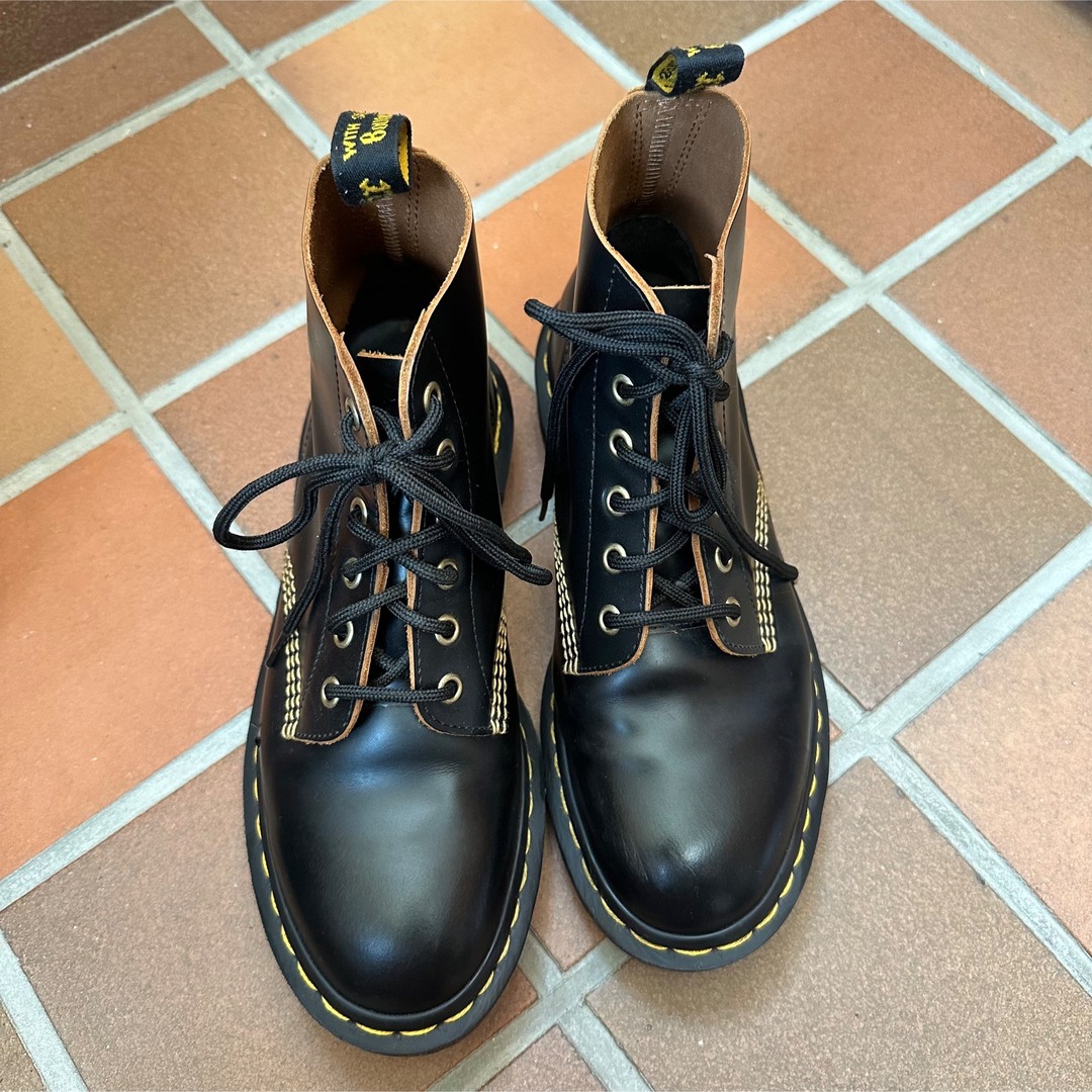 Dr.Martens(ドクターマーチン)のDr.Martens Archive 101 Arc 6 Eye Boot レディースの靴/シューズ(ブーツ)の商品写真