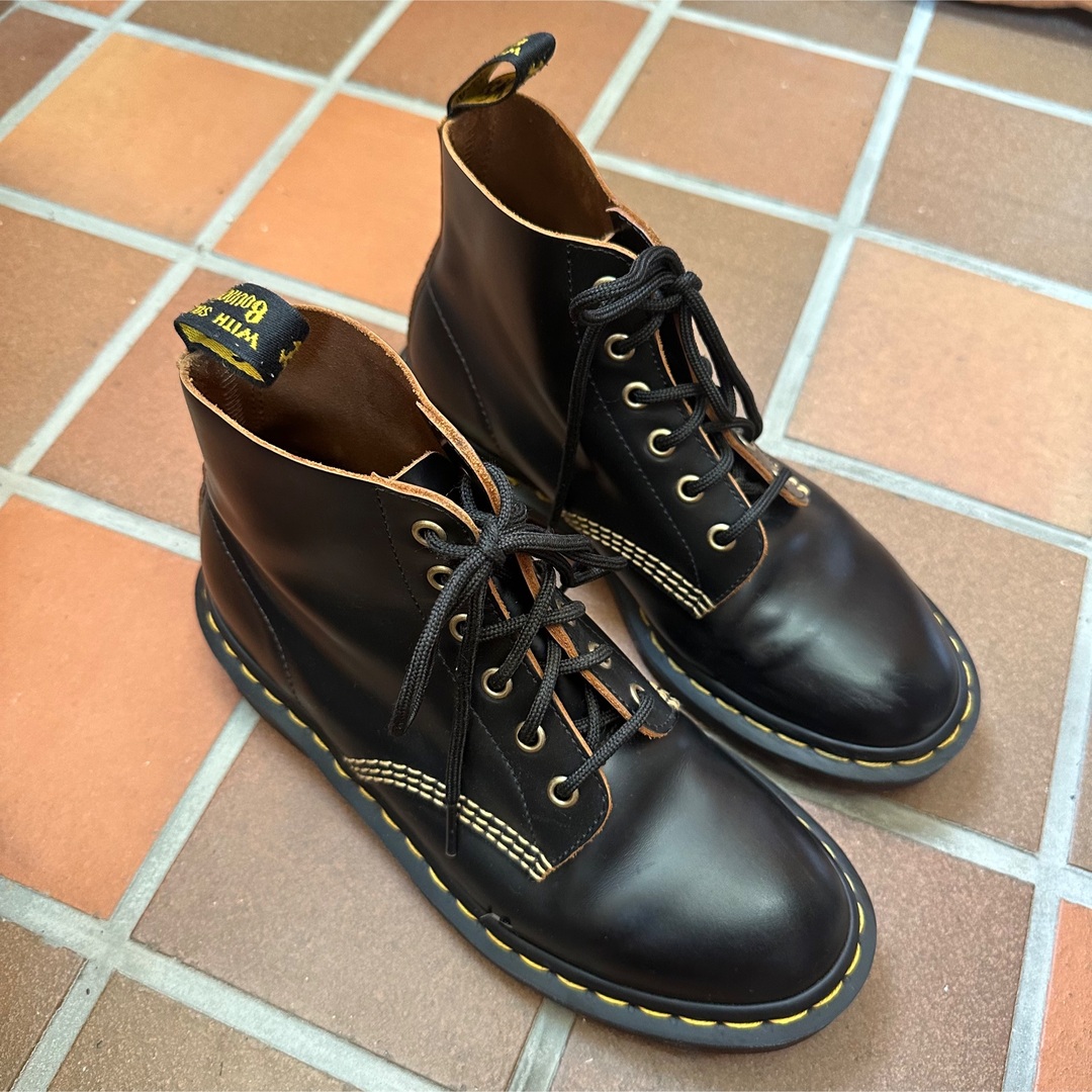 Dr.Martens(ドクターマーチン)のDr.Martens Archive 101 Arc 6 Eye Boot レディースの靴/シューズ(ブーツ)の商品写真