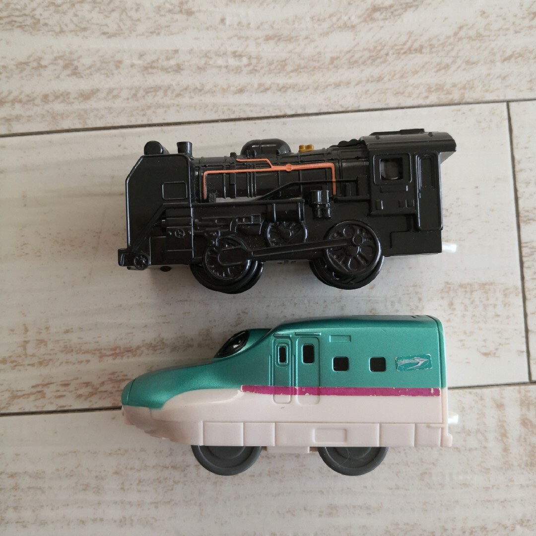Takara Tomy(タカラトミー)の新幹線　機関車　ミニカー　電車 エンタメ/ホビーのおもちゃ/ぬいぐるみ(ミニカー)の商品写真