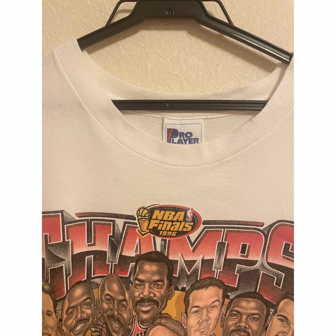 1996年NBACHICAGOBULLSNBAFINALSシカゴブルズ Tシャツ メンズのトップス(Tシャツ/カットソー(半袖/袖なし))の商品写真