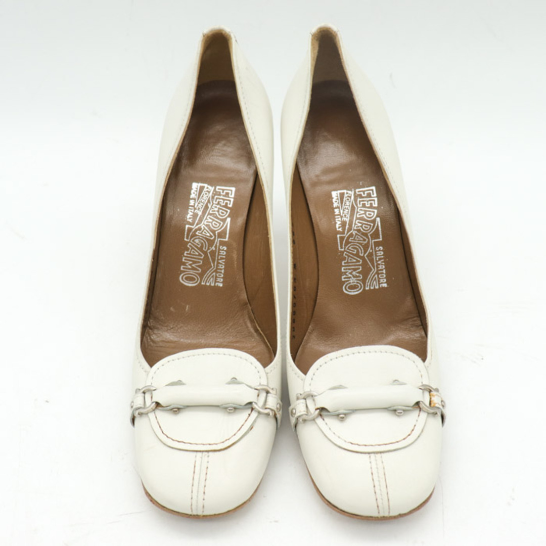 サルヴァトーレフェラガモ パンプス ガンチーニ金具 レザー ハイヒール ブランドシューズ 靴 レディース 5.5サイズ ホワイト Ferragamo レディースの靴/シューズ(ハイヒール/パンプス)の商品写真
