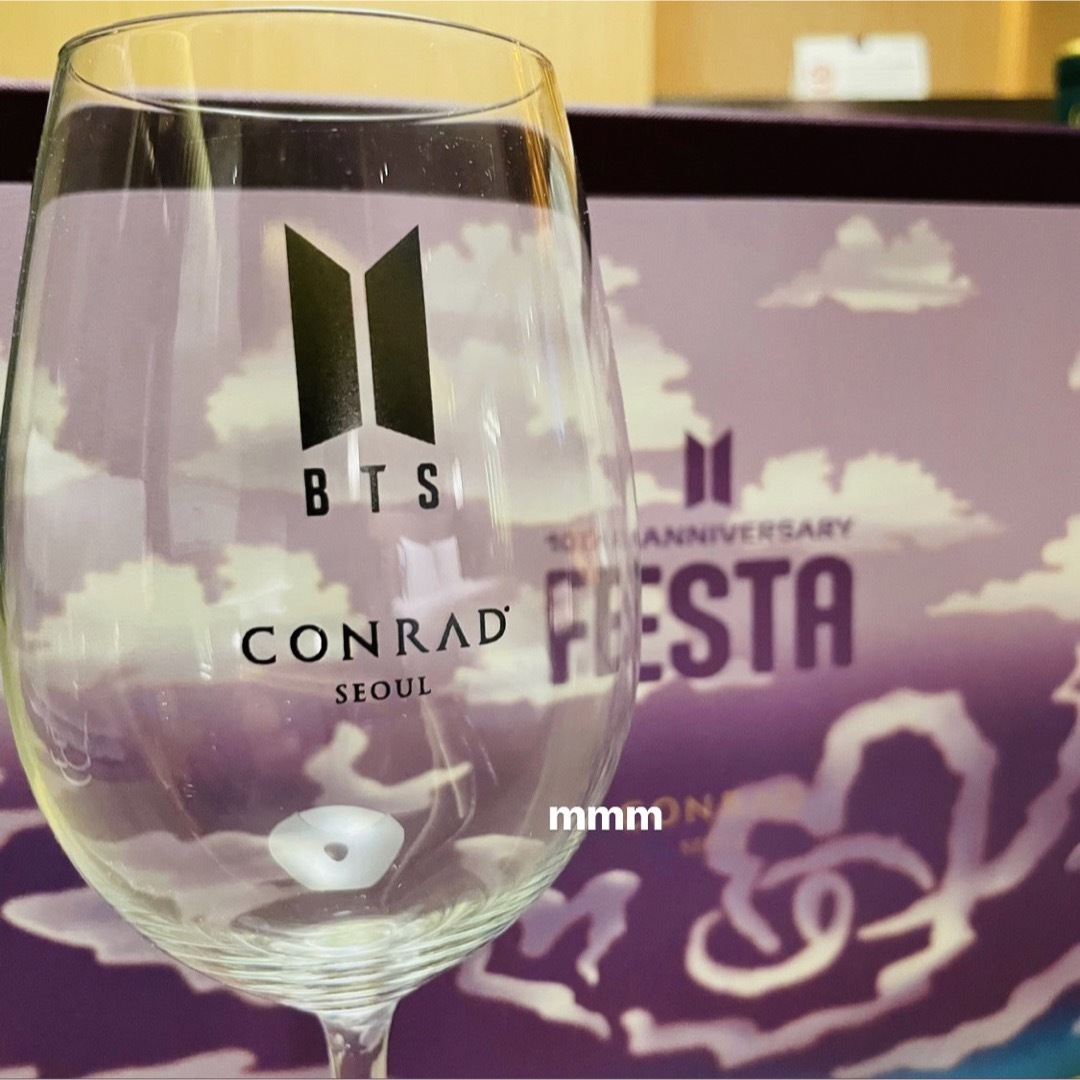 防弾少年団(BTS)(ボウダンショウネンダン)のBTS×conrad seoul 10周年限定box ワイングラス エンタメ/ホビーのコレクション(ノベルティグッズ)の商品写真