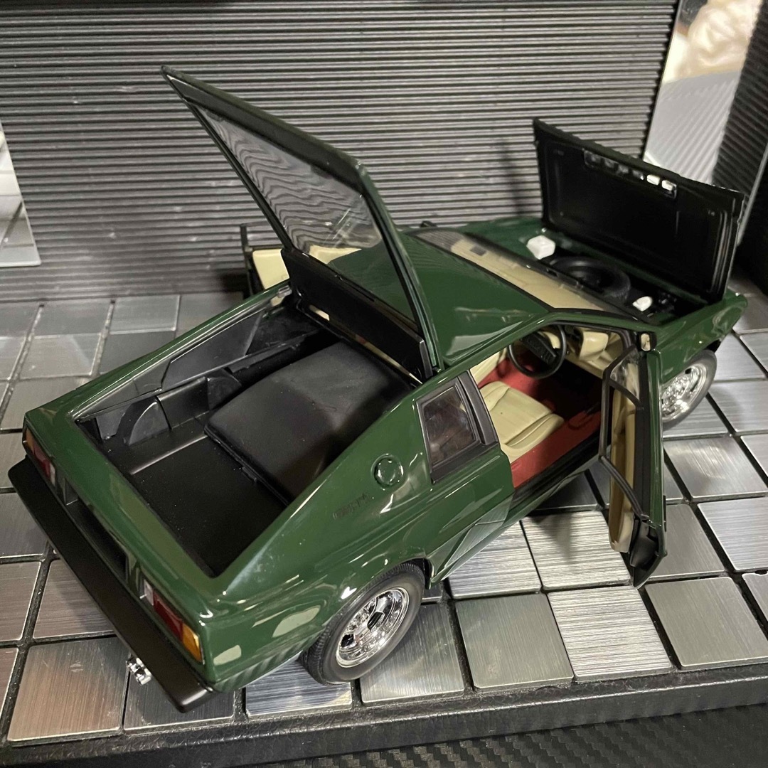 絶版未展示品 オートアート 1/18 ロータス エスプリ タイプ 79 グリーン-