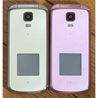 キョウセラ(京セラ)の京セラ au k012  ゴールド&ピンク　2台まとめて(携帯電話本体)