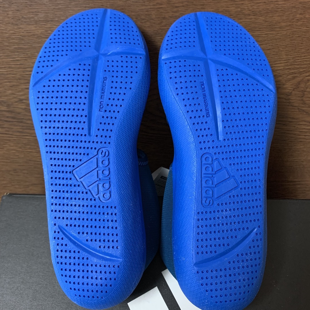 adidas(アディダス)の新品 アディダス サンダル 20 キッズ/ベビー/マタニティのベビー靴/シューズ(~14cm)(サンダル)の商品写真