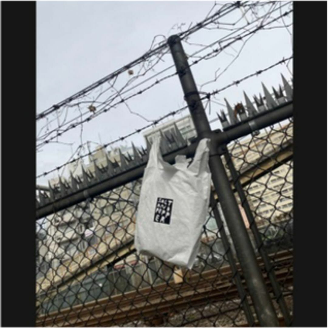 VAINL ARCHIVE(ヴァイナルアーカイブ)のSALT AND PEPPER TYVEK SHOPPER BAGセット メンズのバッグ(トートバッグ)の商品写真