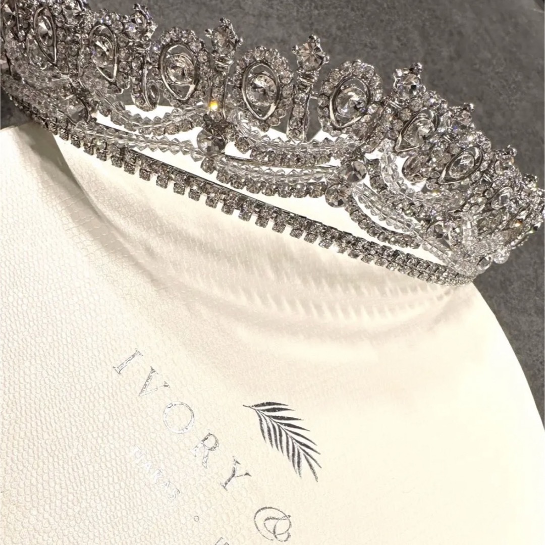 ポイント2倍 Ivory&Co. のティアラとSTELLA BRIDALのイヤリングセット