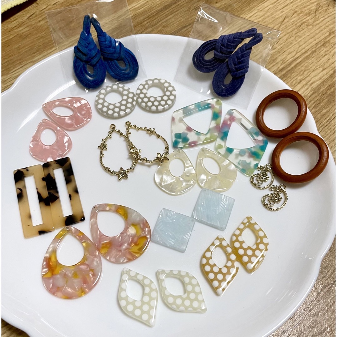 ハンドメイド チャーム パーツ ピアス イヤリング ハンドメイドのアクセサリー(ピアス)の商品写真