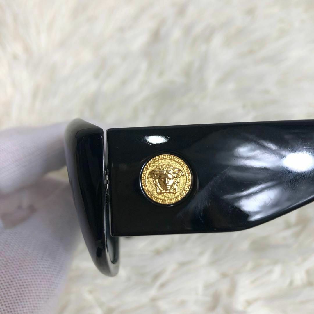 Gianni Versace(ジャンニヴェルサーチ)の極美✨GIANNI VERSACE ヴェルサーチ サングラス  メデューサ 黒金 メンズのファッション小物(サングラス/メガネ)の商品写真