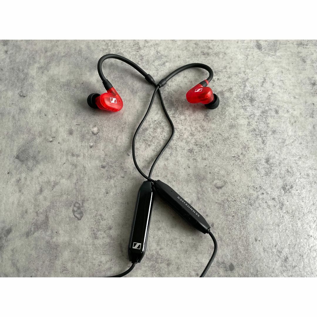 SENNHEISER(ゼンハイザー)の【美品】Sennheiser IE 100 PRO Wireless Red スマホ/家電/カメラのオーディオ機器(ヘッドフォン/イヤフォン)の商品写真