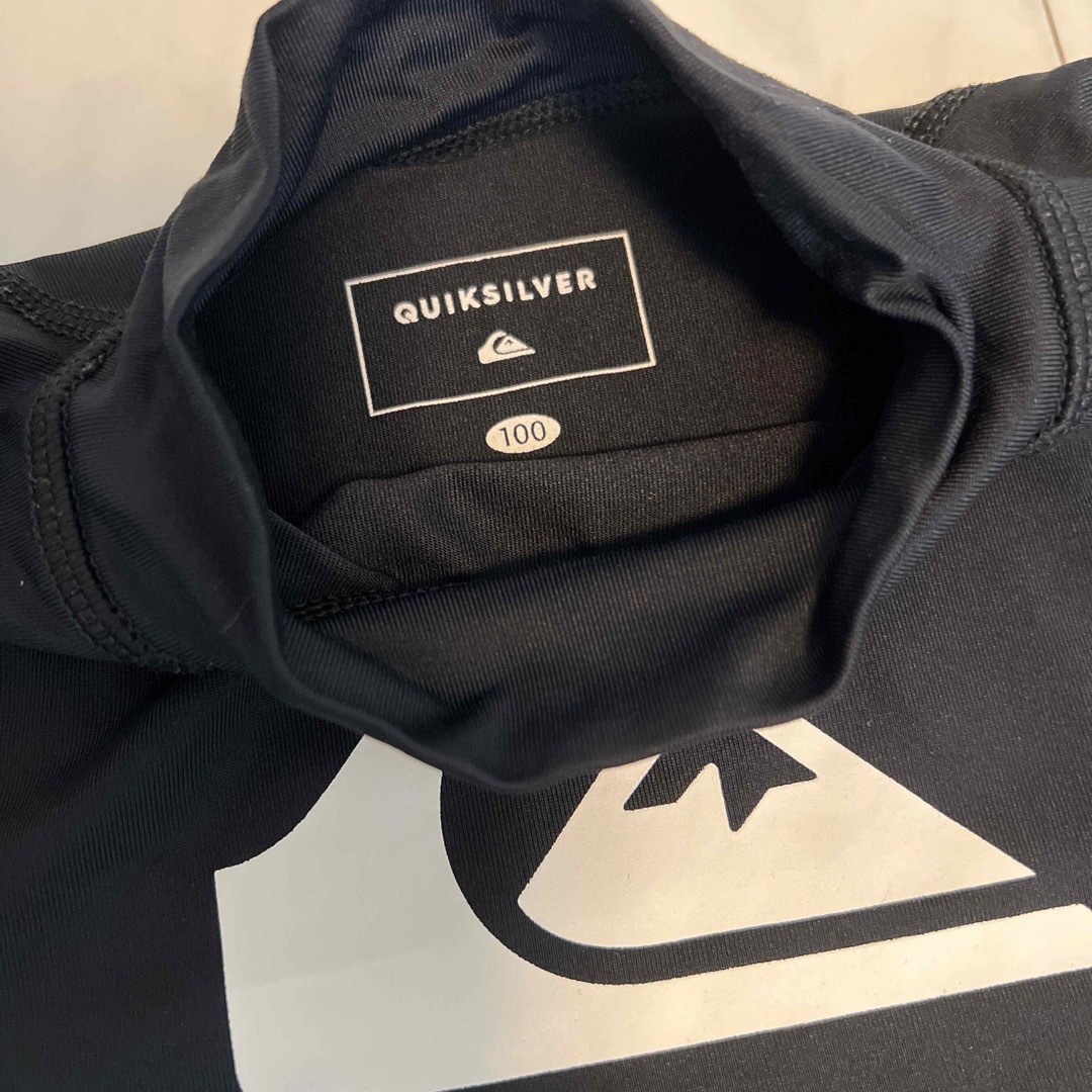 QUIKSILVER(クイックシルバー)のクイックシルバー　ラッシュガード　100 キッズ/ベビー/マタニティのキッズ服男の子用(90cm~)(水着)の商品写真