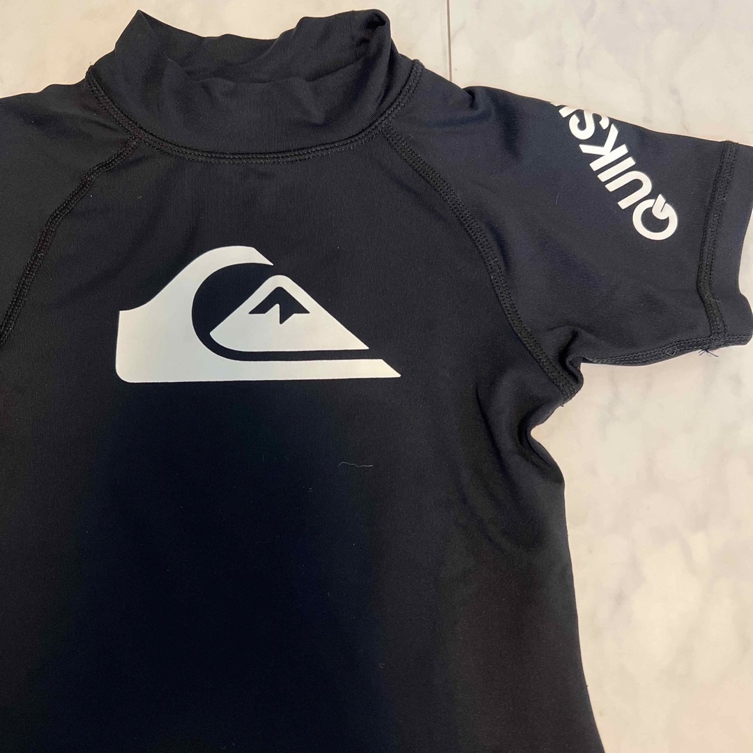 QUIKSILVER(クイックシルバー)のクイックシルバー　ラッシュガード　100 キッズ/ベビー/マタニティのキッズ服男の子用(90cm~)(水着)の商品写真