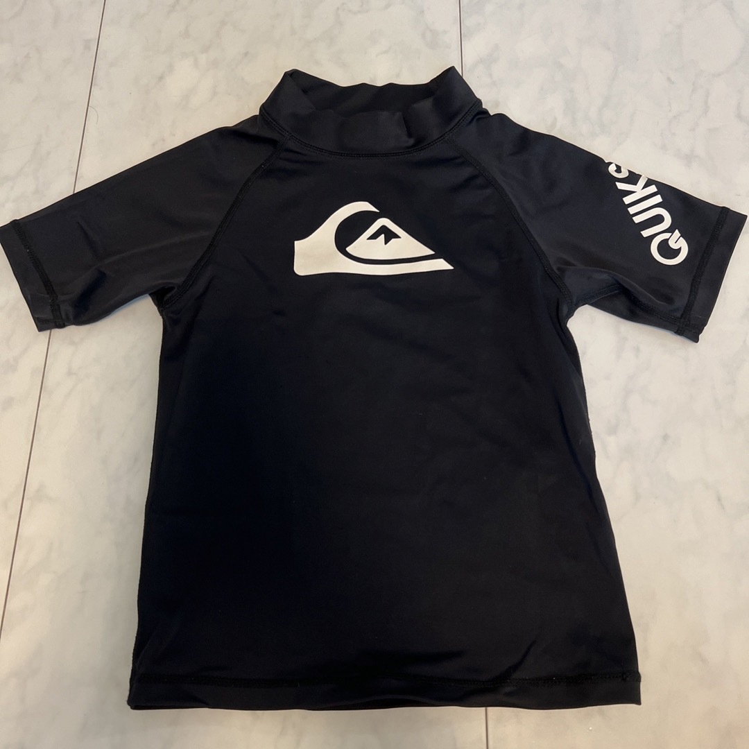 QUIKSILVER(クイックシルバー)のクイックシルバー　半袖ラッシュガード　120 キッズ/ベビー/マタニティのキッズ服男の子用(90cm~)(水着)の商品写真