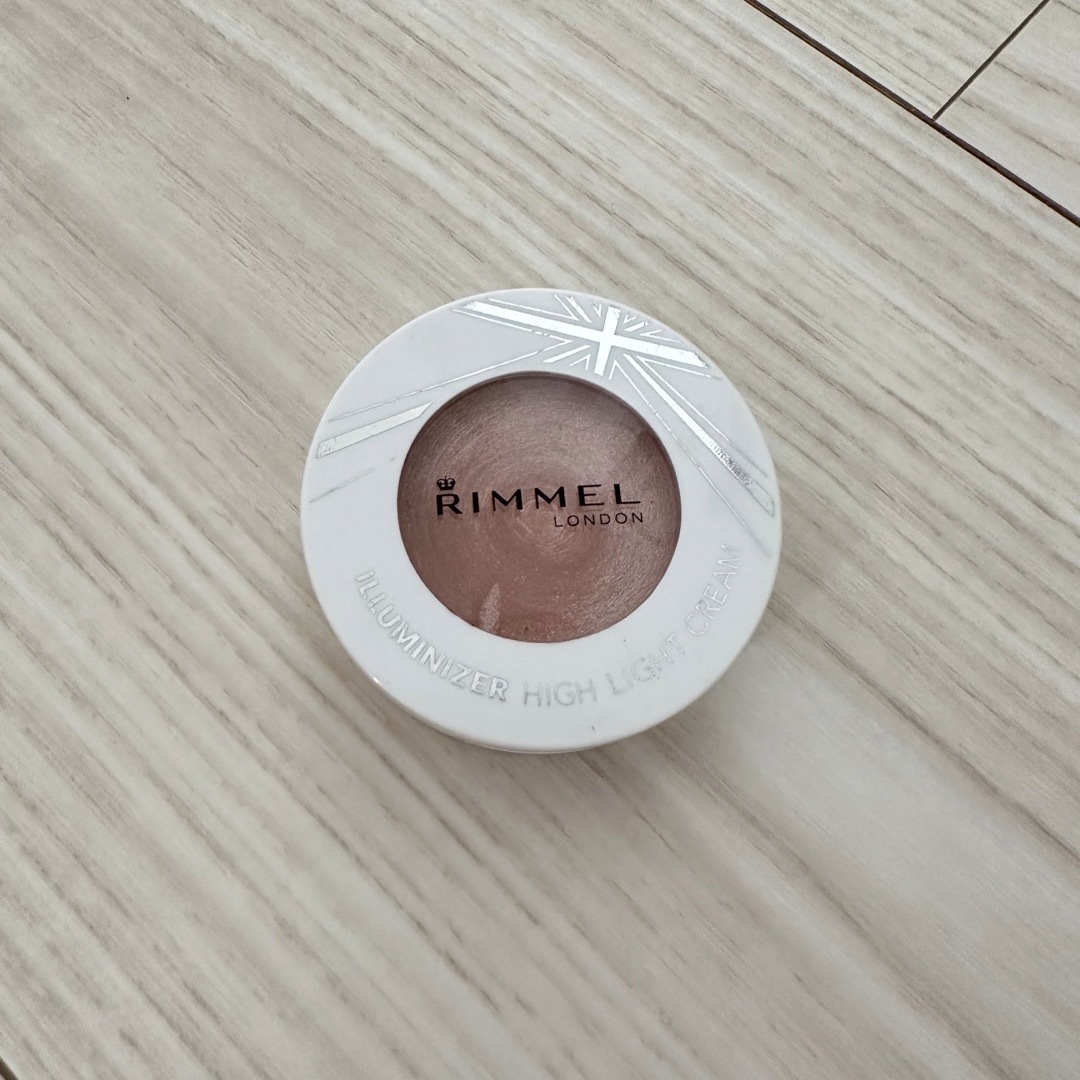 RIMMEL(リンメル)のリンメル イルミナイザー 002 コスメ/美容のベースメイク/化粧品(フェイスカラー)の商品写真