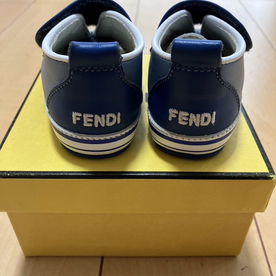 FENDI(フェンディ)のフェンディ　FENDI  ベビーシューズ　赤ちゃん靴　モンスター　バグズアイ　青 キッズ/ベビー/マタニティのベビー靴/シューズ(~14cm)(スニーカー)の商品写真
