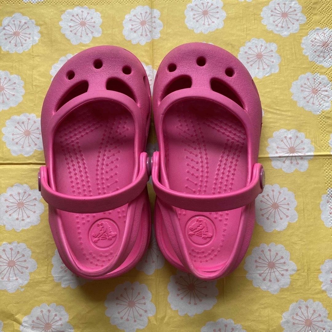 crocs(クロックス)のcrocsサンダル  ベビーサイズ  ピンク キッズ/ベビー/マタニティのベビー靴/シューズ(~14cm)(サンダル)の商品写真