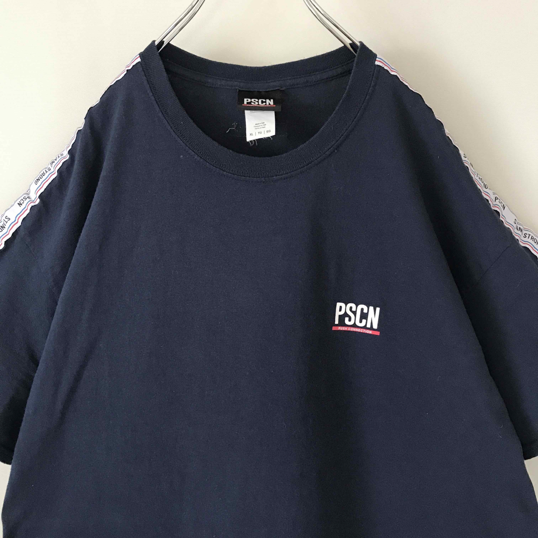 PUSH CONNECTION(プッシュコネクション)のPSCN★プッシュコネクション★STAND STRONG/サイドテープTシャツ メンズのトップス(Tシャツ/カットソー(半袖/袖なし))の商品写真