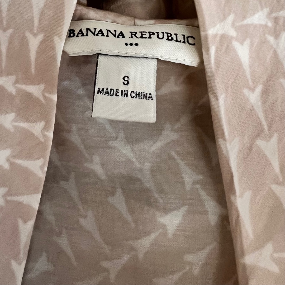 Banana Republic(バナナリパブリック)のバナナリパブリック ボウタイ ブラウス　ベージュS レディースのトップス(シャツ/ブラウス(半袖/袖なし))の商品写真