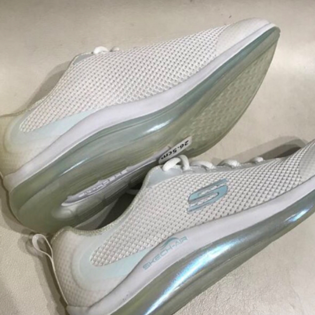 SKECHERS(スケッチャーズ)の大人気！新品！SKECHERS スケッチャーズ　スニーカー　厚底　白　キラキラ メンズの靴/シューズ(スニーカー)の商品写真