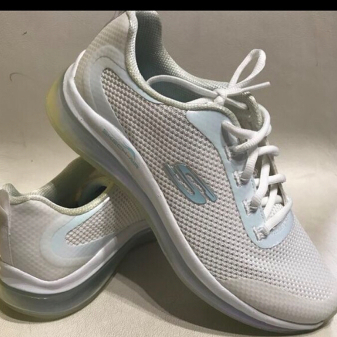 SKECHERS 大人気！新品！SKECHERS スケッチャーズ スニーカー 厚底 白 キラキラの通販 by スプリングスノーshop｜ スケッチャーズならラクマ