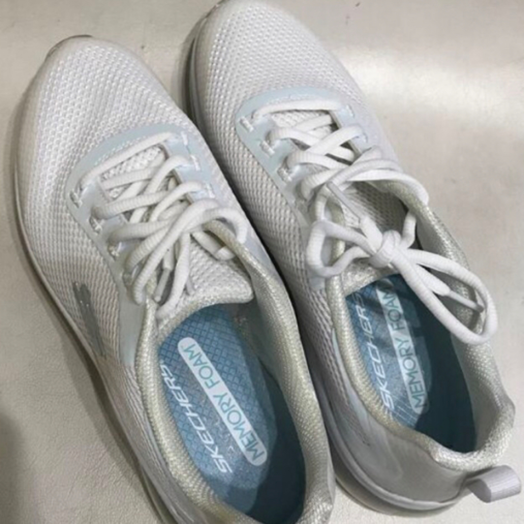 SKECHERS 大人気！新品！SKECHERS スケッチャーズ スニーカー 厚底 白 キラキラの通販 by スプリングスノーshop｜ スケッチャーズならラクマ