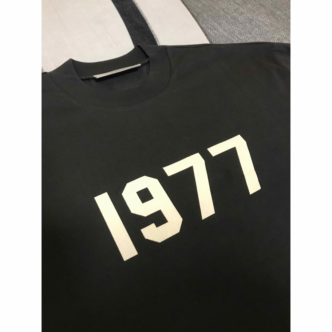 FEAR OF GOD - FOG Essentials 1977 T-Shirt Tシャツ S IRONの通販 by ...