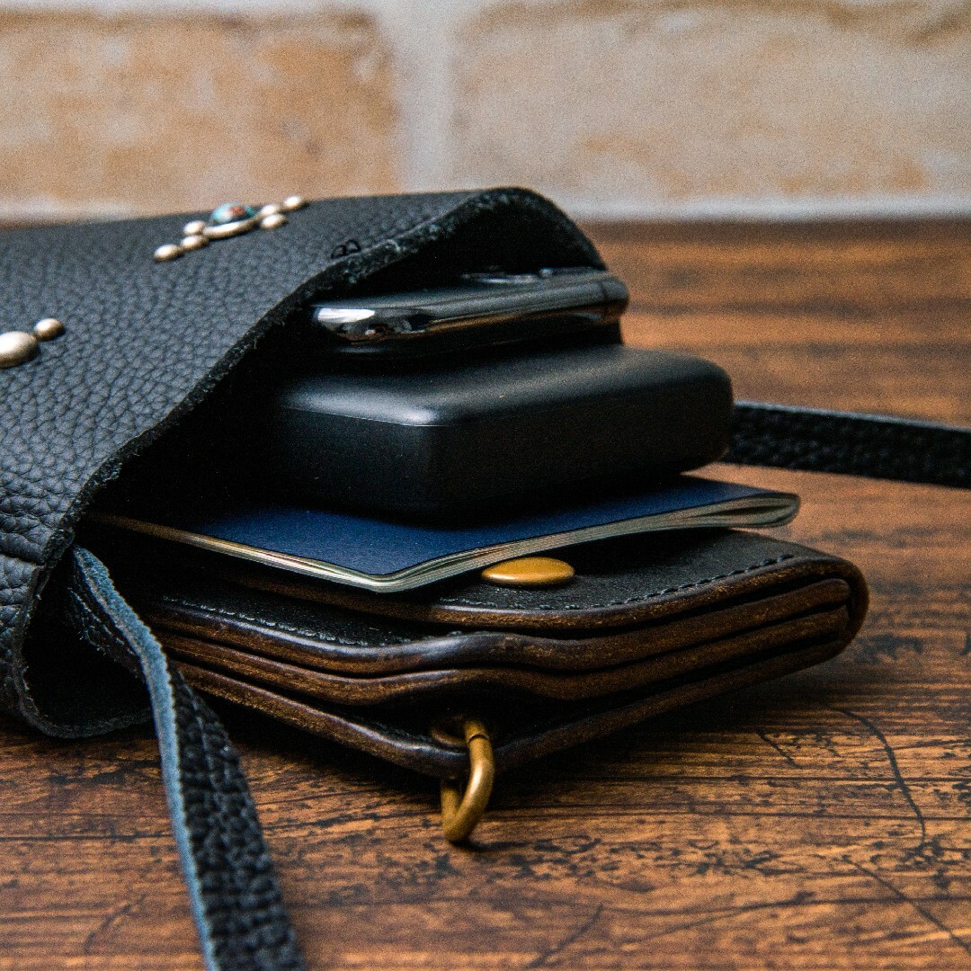 ハンドメイドスマホショルダーシボ革 ミリタリー