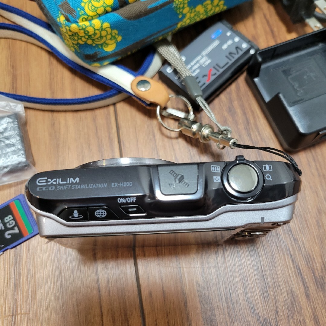 CASIO(カシオ)のCASIO EXILIM EX-H20G スマホ/家電/カメラのカメラ(コンパクトデジタルカメラ)の商品写真