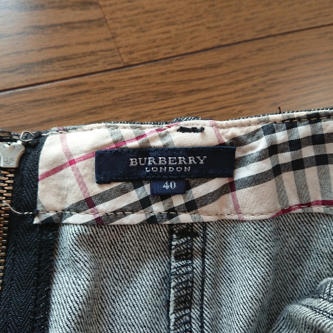 BURBERRY(バーバリー)のBURBERRY LONDON サイズL ブラックデニム スカート レディースのスカート(ひざ丈スカート)の商品写真