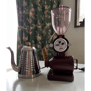 カリタ(Kalita)のカリタコーヒーミルグラインダー KH-100 及びカリタコーヒーポット(電動式コーヒーミル)