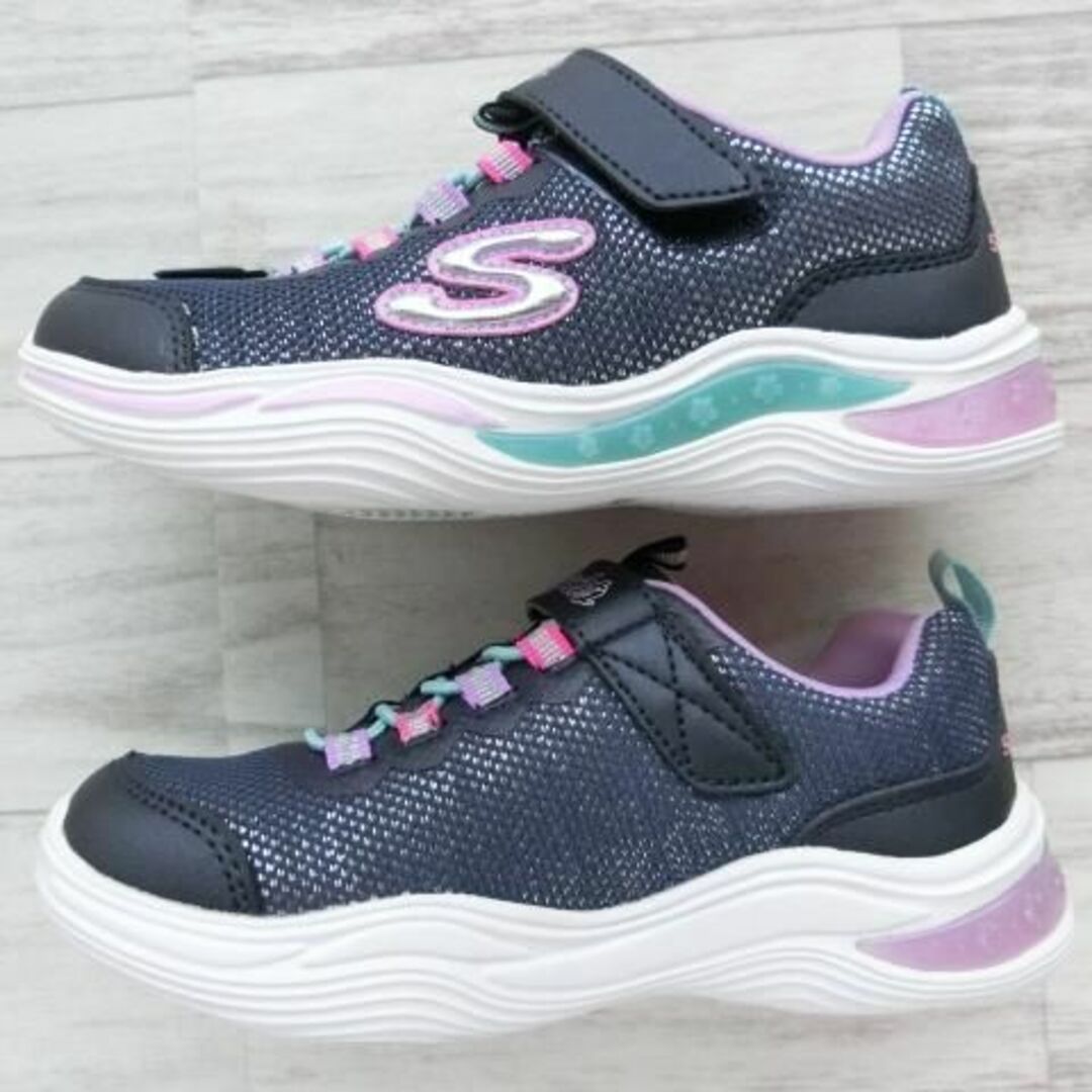 SKECHERS(スケッチャーズ)の【未使用】スケッチャーズ 光る靴 キッズスニーカー NVMT 19cm キッズ/ベビー/マタニティのキッズ靴/シューズ(15cm~)(スニーカー)の商品写真