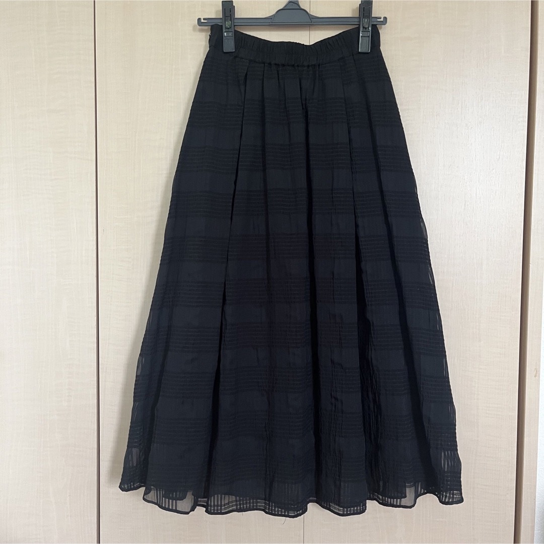 La TOTALITE(ラトータリテ)の美品 ラトータリテ シアーブロックチェックスカート ブラック 36 Sサイズ 黒 レディースのスカート(ロングスカート)の商品写真