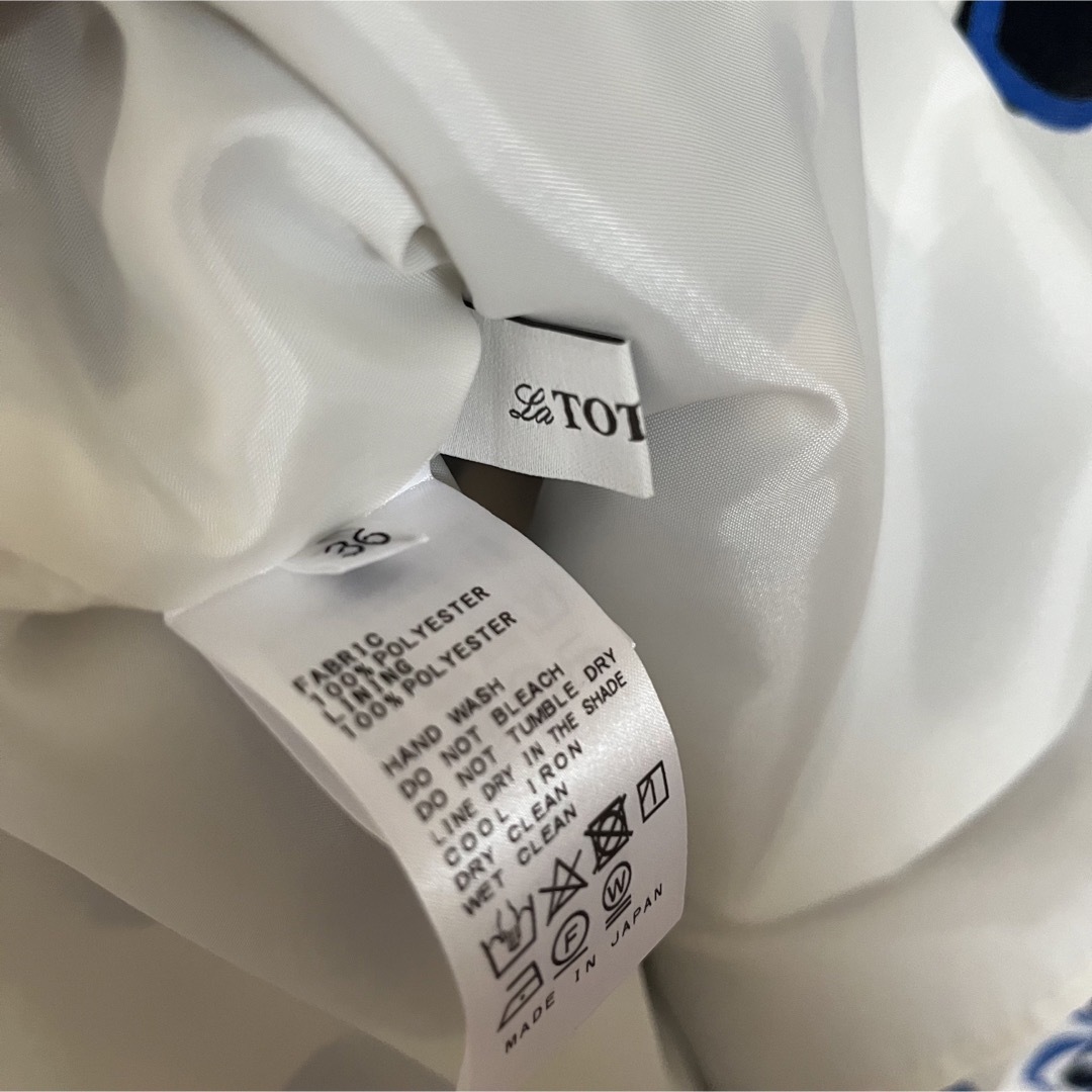 La TOTALITE(ラトータリテ)の新品 ラトータリテ フラワープリントフレアースカート ブルー ホワイト 36 S レディースのスカート(ロングスカート)の商品写真
