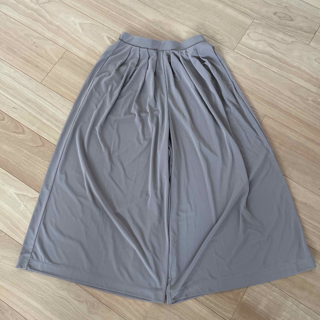 UNIQLO(ユニクロ)のユニクロ　クレープジャージースカートパンツ レディースのパンツ(カジュアルパンツ)の商品写真