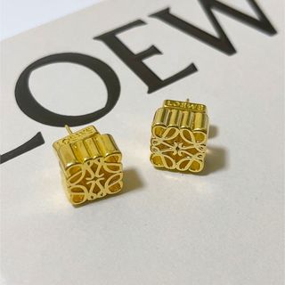 ロエベ ピアスの通販 83点 | LOEWEのレディースを買うならラクマ