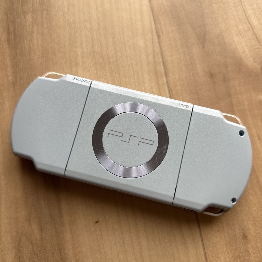 SONY(ソニー)のPSP 中古　本体　ミントグリーン エンタメ/ホビーのゲームソフト/ゲーム機本体(携帯用ゲーム機本体)の商品写真