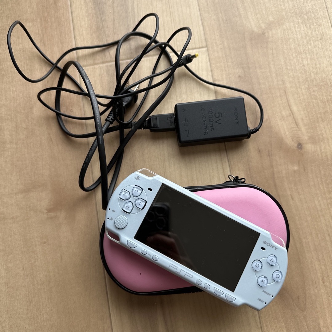 SONY(ソニー)のPSP 中古　本体　ミントグリーン エンタメ/ホビーのゲームソフト/ゲーム機本体(携帯用ゲーム機本体)の商品写真