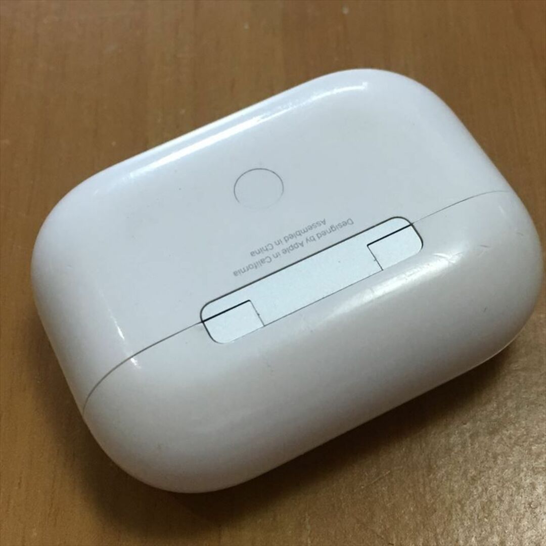 1）Apple純正 AirPods Pro用 ワイヤレス充電ケース A2190
