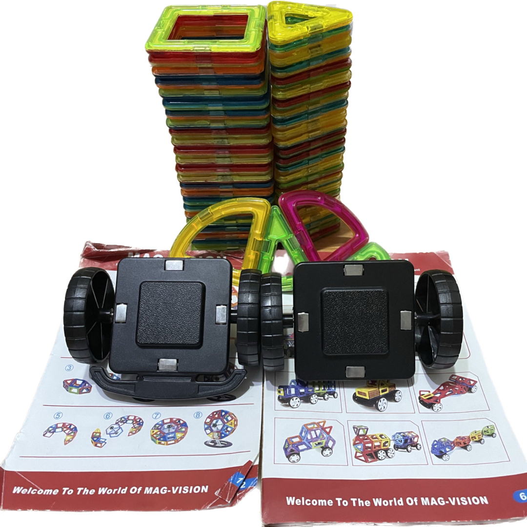 マグネットブロック　カーセット　タイヤ付き キッズ/ベビー/マタニティのおもちゃ(知育玩具)の商品写真