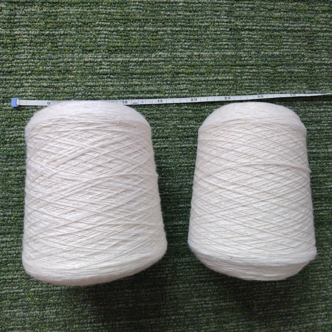 コットン毛糸　オフホワイト　ロット太巻き　みっつセット販売 ハンドメイドの素材/材料(生地/糸)の商品写真