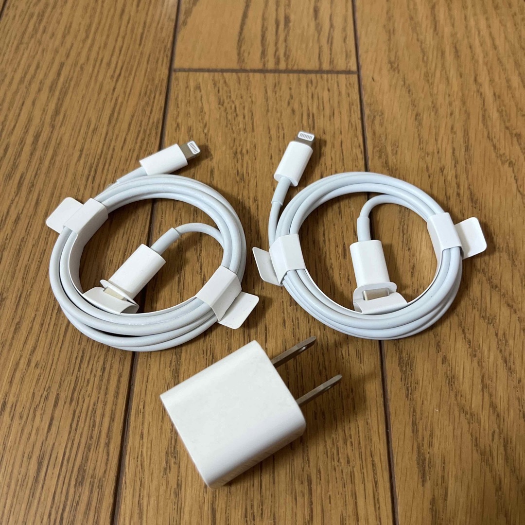 【正規品】iPhone 充電ケーブルusbアダプタ コード 充電器 スマホ/家電/カメラのスマートフォン/携帯電話(バッテリー/充電器)の商品写真