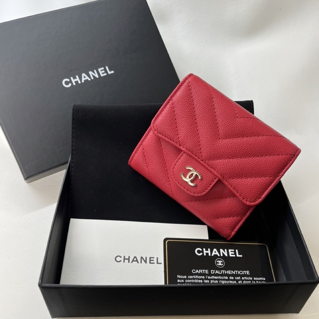 極極美品‼︎ シャネル　キャビアスキン　Vステッチ　三つ折り　CHANEL