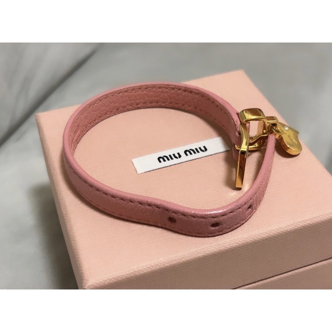 正規激安】 【一回のみ使用】miumiu レザーブレスレット ハート | www 正規激安】 【一回のみ使用】miumiu レザーブレスレット ハート | www