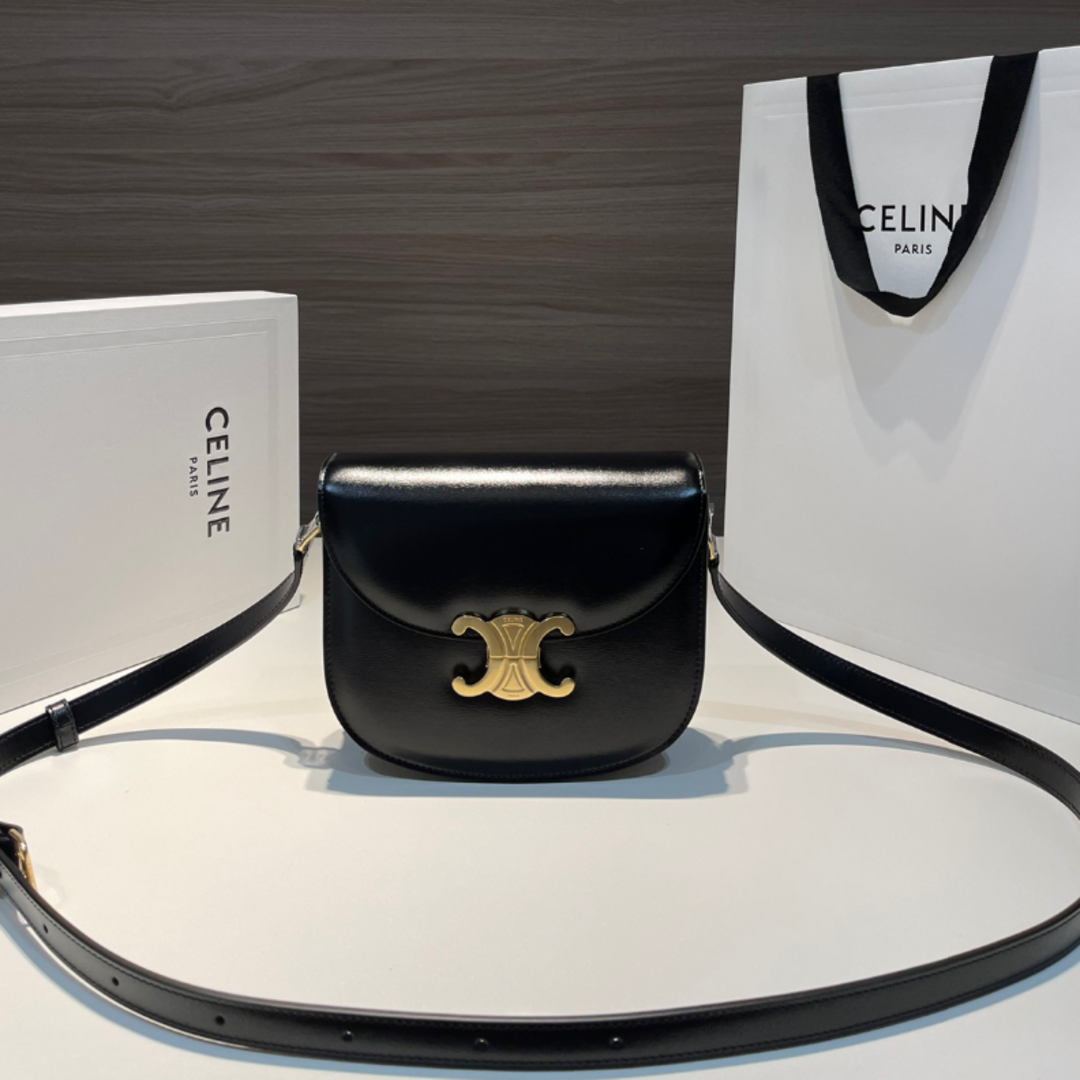 CELINE ティーン ブザス トリオンフ シャイニーカーフスキンブラック