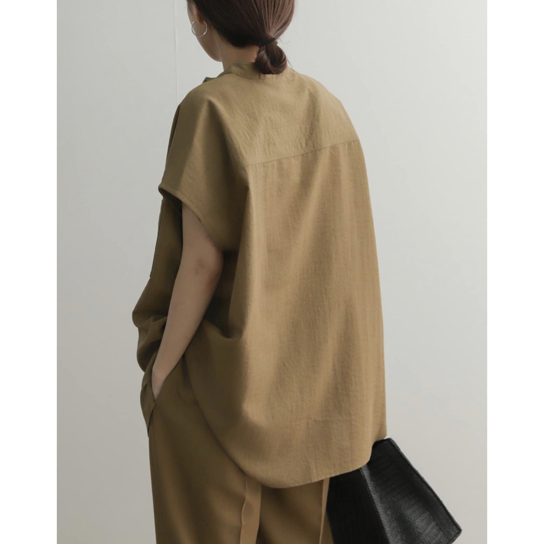 URBAN RESEARCH DOORS(アーバンリサーチドアーズ)の【新品・タグ付き】フレンチスリーブシャツ　BEIGE レディースのトップス(シャツ/ブラウス(半袖/袖なし))の商品写真