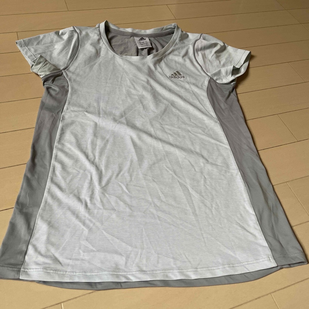 adidas(アディダス)の値下げ🎵　adidas レディース　半袖　Tシャツ　2枚　 スポーツ/アウトドアのランニング(ウェア)の商品写真