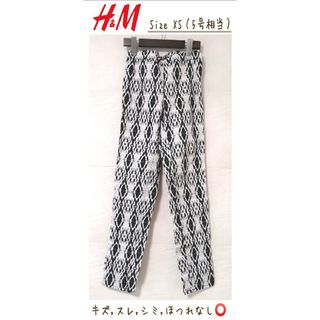 エイチアンドエム(H&M)の✅H&M✨ホワイト×ブラック＊アニマル柄風スキニーパンツ✨(スキニーパンツ)