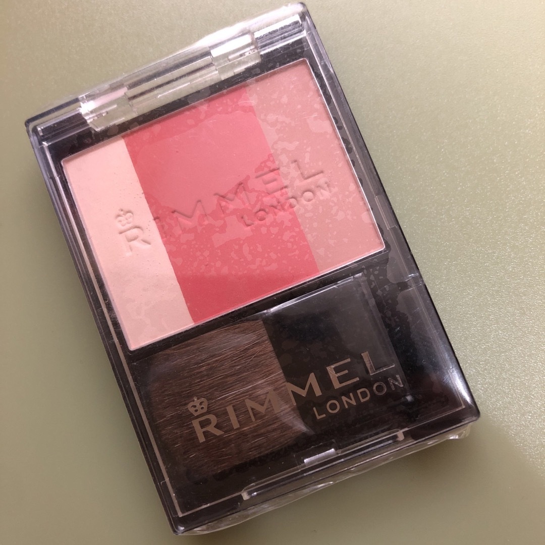 RIMMEL(リンメル)の未使用品  リンメル フェイスカラー  009・010 コスメ/美容のベースメイク/化粧品(フェイスカラー)の商品写真